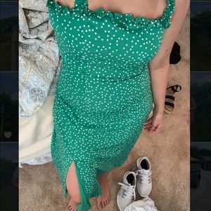 Price drop!🔥NWT’s Kelly Green Polka Dot Midi